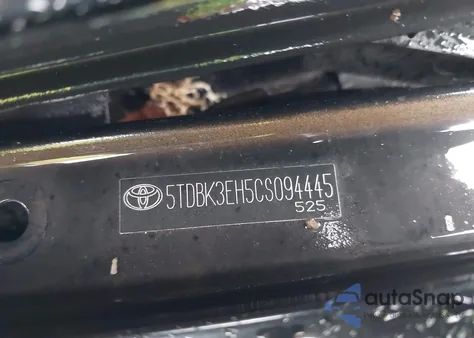 2012 Toyota Highlander Se V6 z USA, uszkodzony, nr VIN 5TDBK3EH5CS094445